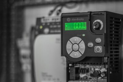 ¿Cuáles son los tipos de bobinas que existen en un PLC?